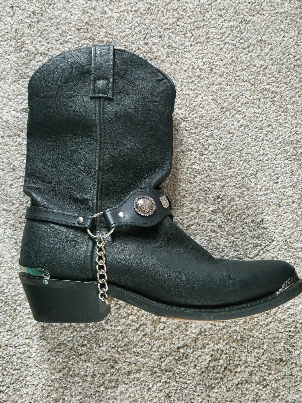 Black Western Boots with Chain Detail - men